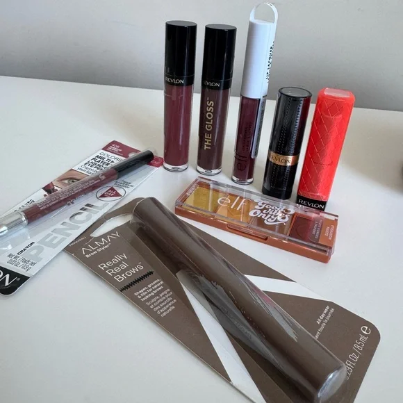 Makeup Bundle - NWT - Picture 2 of 8